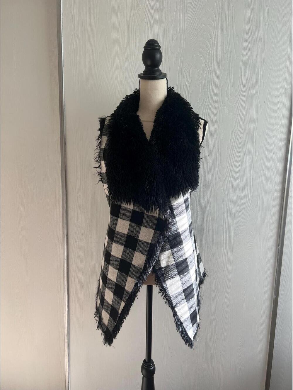 Steve Madden Black White Buffalo Plaid Faux Fur Collar Fringe Vest XS/S